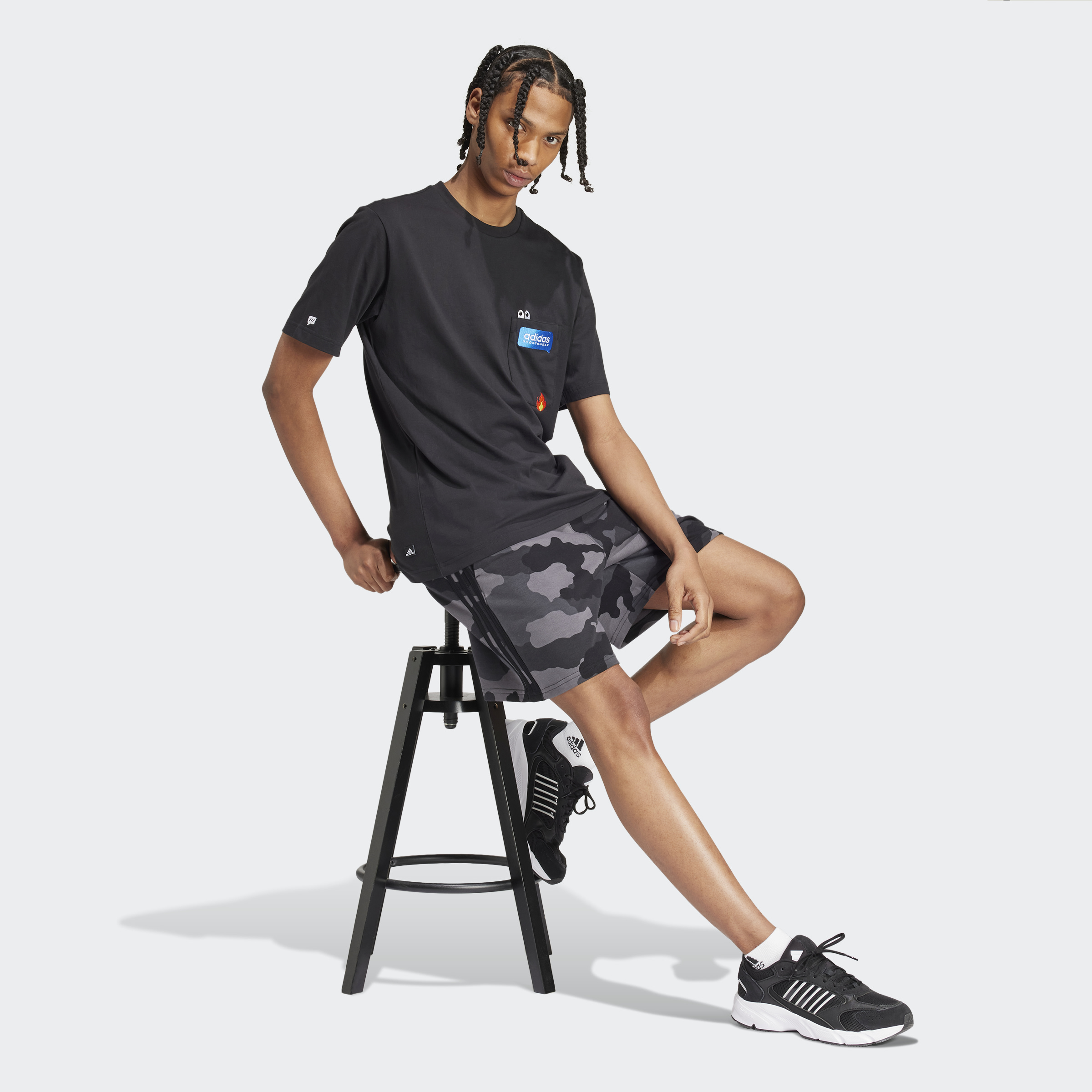 Футболка ADIDAS M Remoji Pocket Graphic Tee (IW2639) - фото
