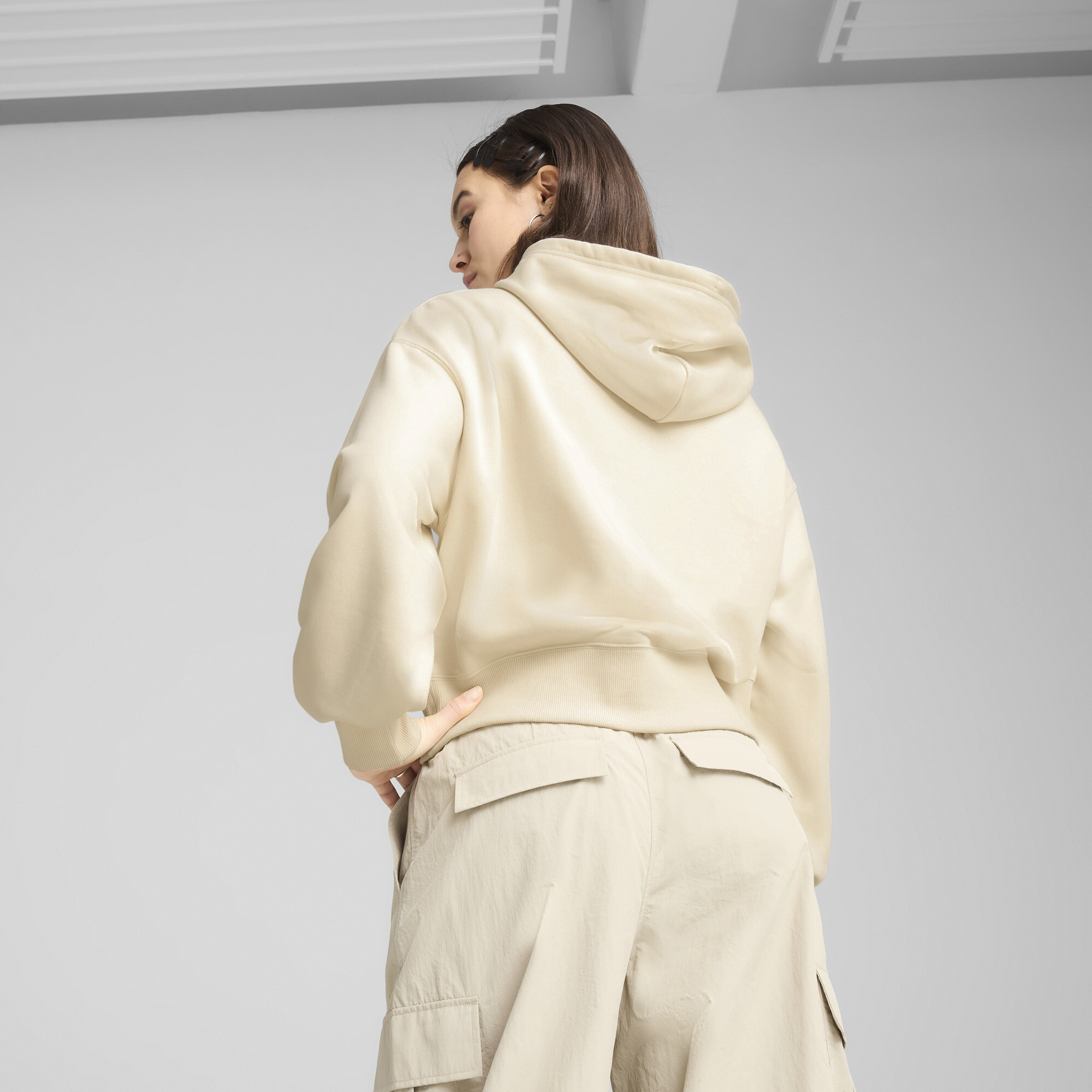 Толстовка Puma Wardrobe Ess Leo Luxe Graphic (63233887) - фото