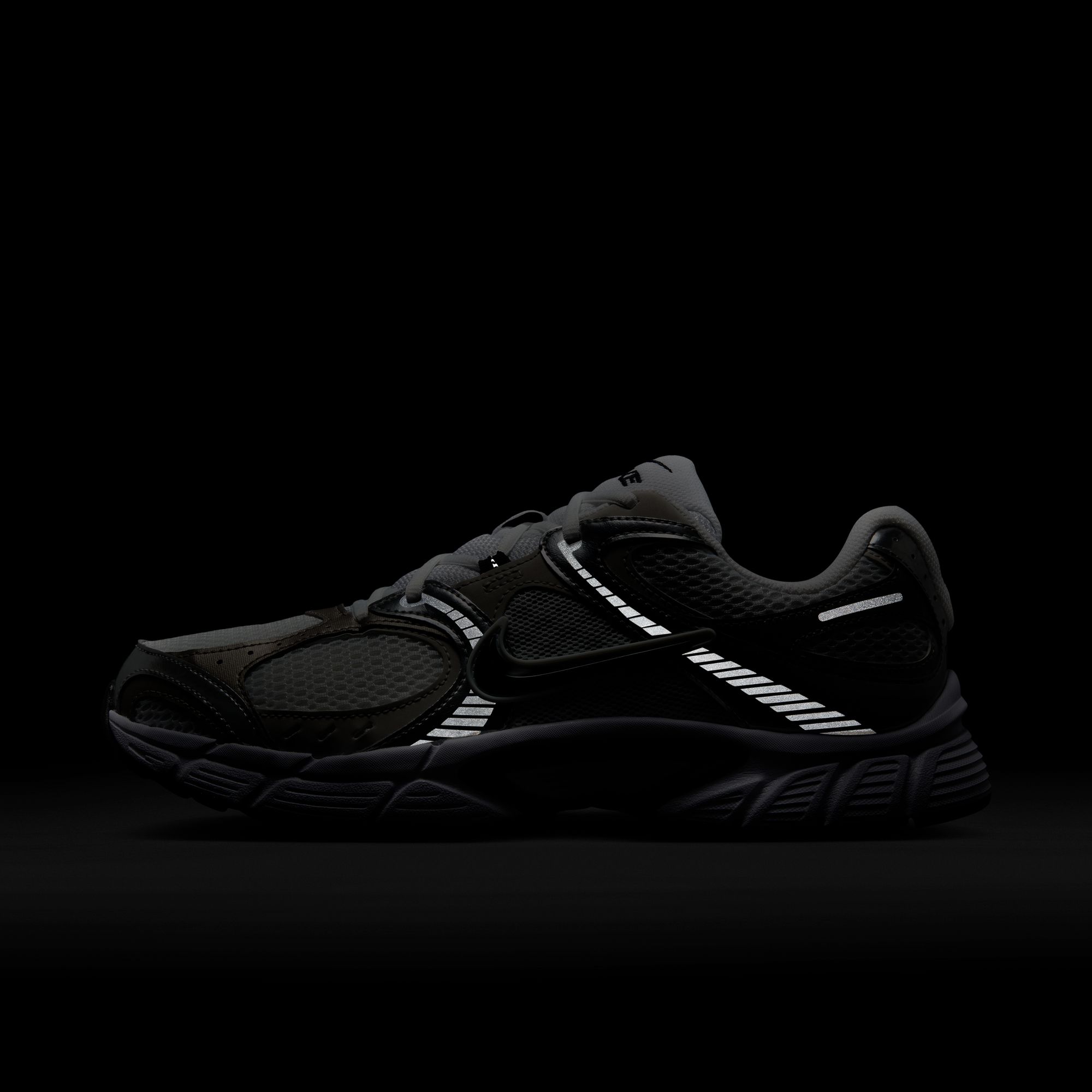 Кросівки Nike V5 Rnr (HJ5228104) - фото