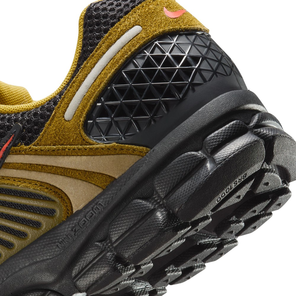 Кросівки Nike Zoom Vomero 5 Premium (IH1344300) - фото