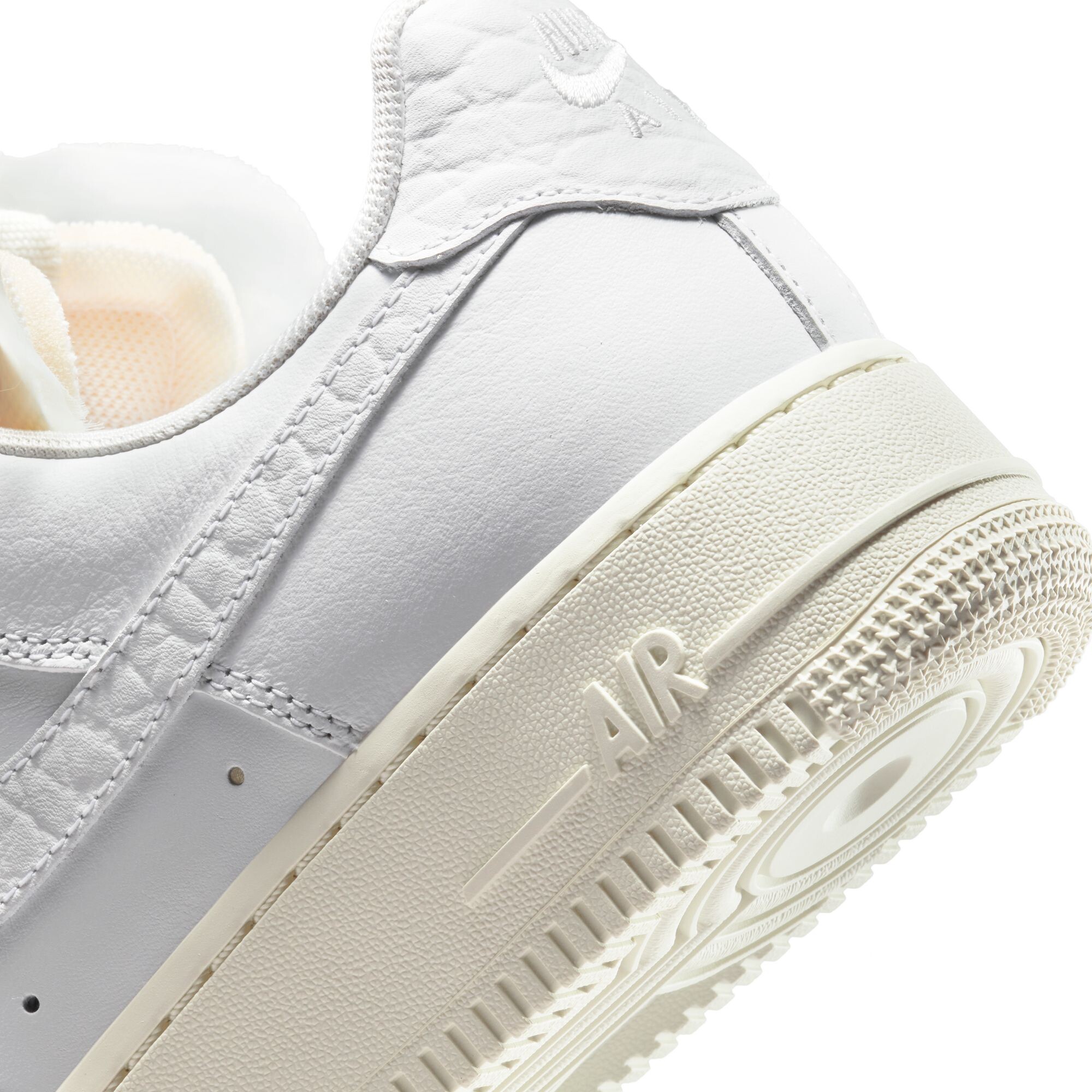 Кросівки Nike Air Force 1 Low Premium (DN5463100) - фото