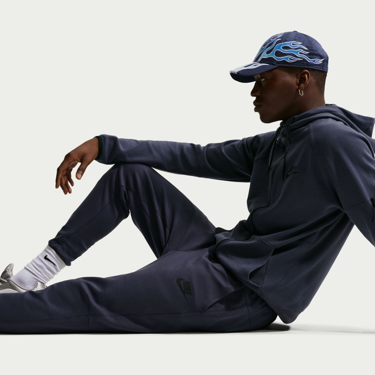 Штани Nike Sportswear Tech Essentials (DD5293437) - фото