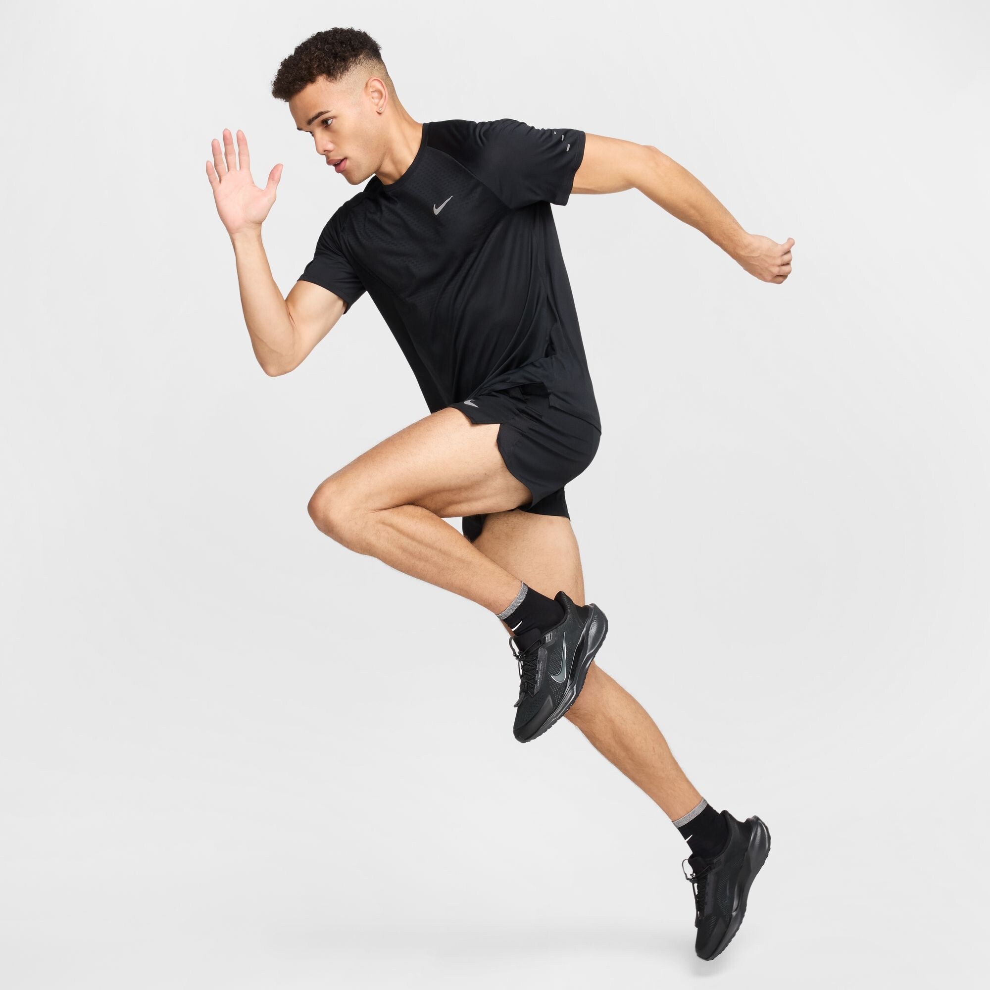 Футболка Nike Stride Dri-FIT ADV (HV5203010) - фото