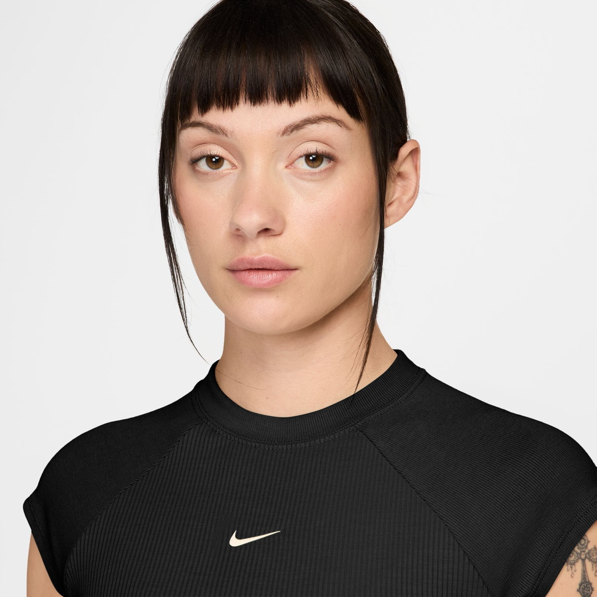 Футболка Nike Sportswear Chill Knit Tight Short-Sleeve Ribbed (IF0242010) - фото