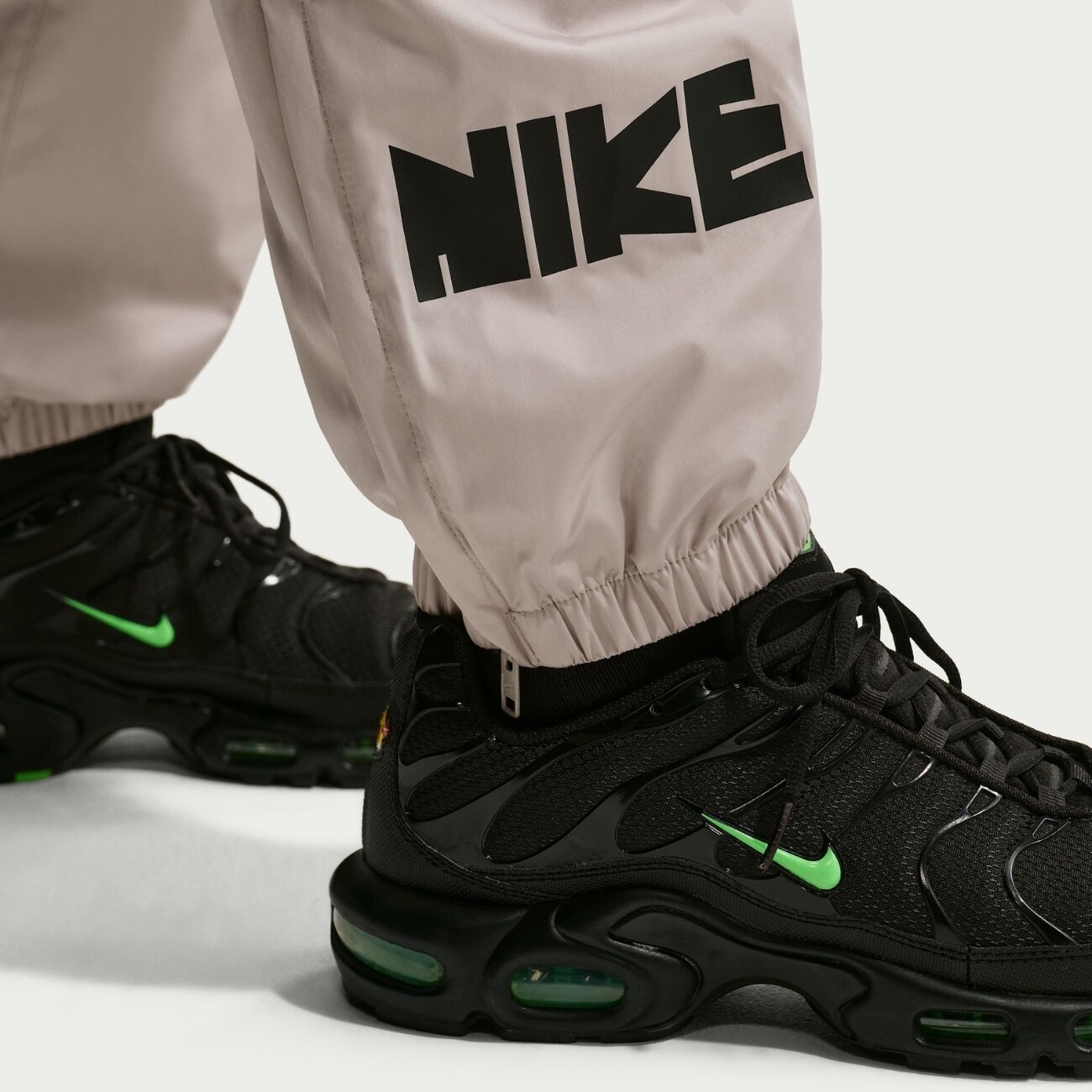 Штани Nike Windrunner Woven Graphic (IF0842286) - фото