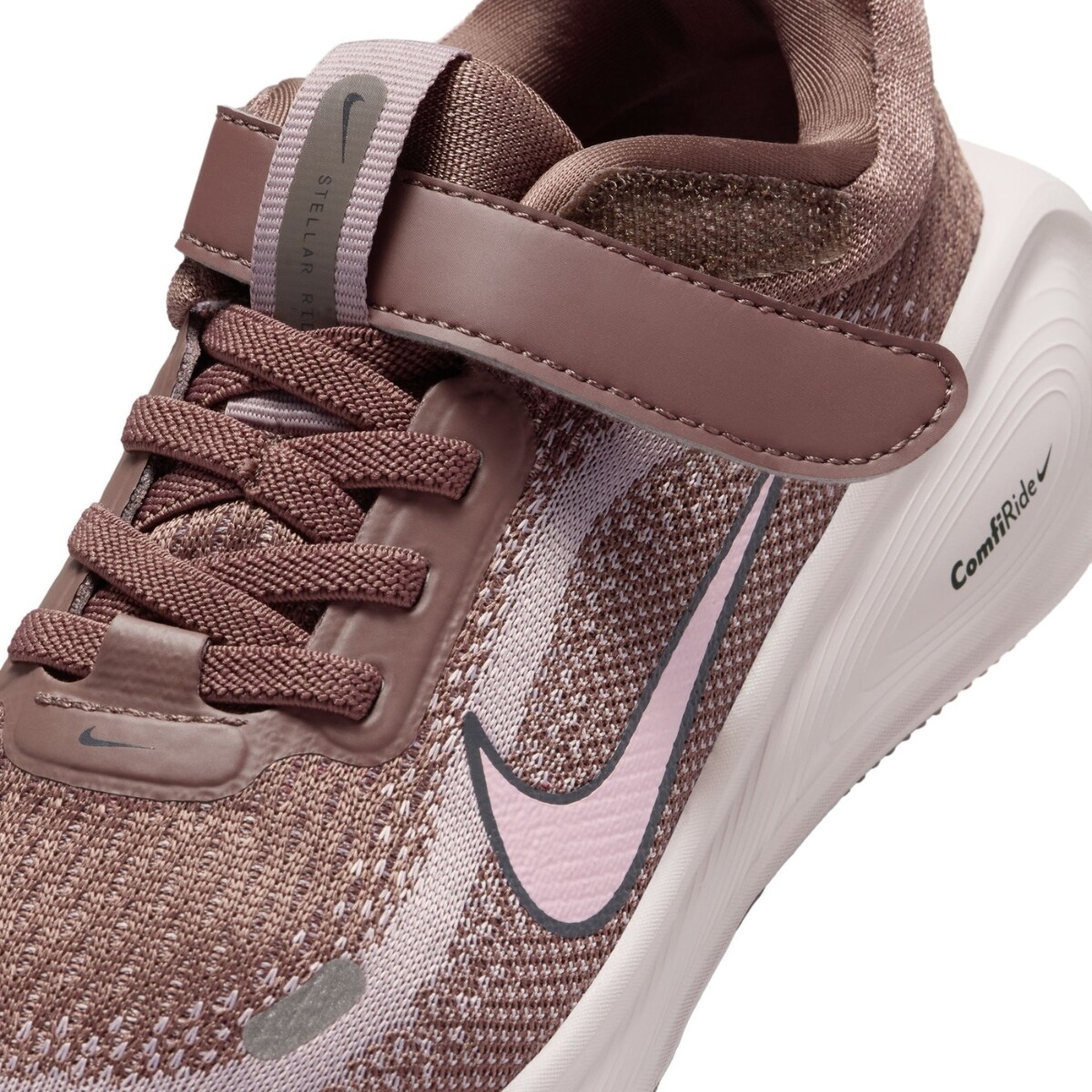 Кросівки Nike Stellar Ride (HQ3267500) - фото