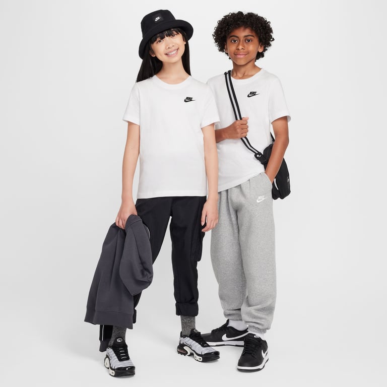 Футболка Nike Sportswear (FZ5177100) - фото
