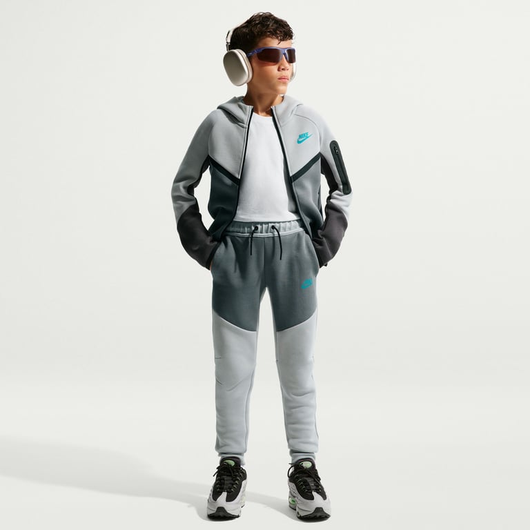 Толстовка Nike Sportswear Tech Fleece (HV5867077) - фото