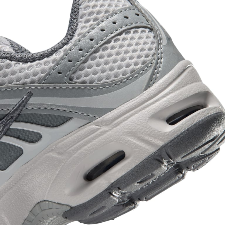 Кросівки Nike Air Max Moto 2K (IR5605002) - фото
